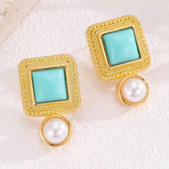 Vintage Turquoise Pearl Golden Earrings - Picture 4 of 6